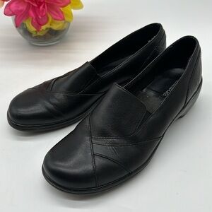 Clarks Black Leather Slip On Flat Loafers Size 7 BLO5924